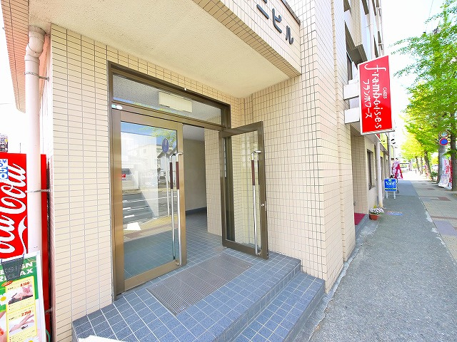 楠本第二ビルのエントランス|毎日通るエントランスはこのようになっています