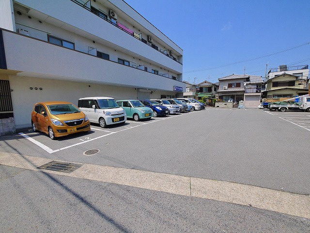 シティロイヤル大和小泉Aの駐車場|駐車スペースもあります