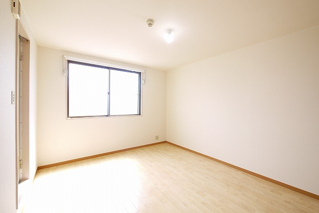 コーポ諏訪柳町の洋室|きれいな洋室です