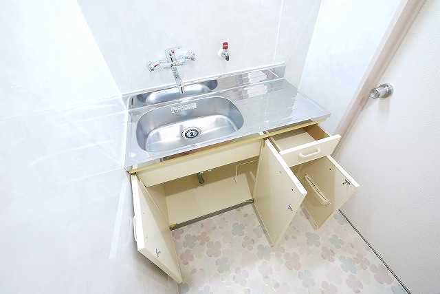 コーポ諏訪柳町のキッチン|キッチンでお料理をお楽しみください