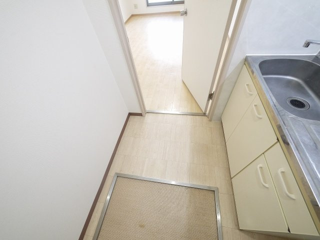 コーポ諏訪柳町の玄関|シンプルで使いやすい玄関です