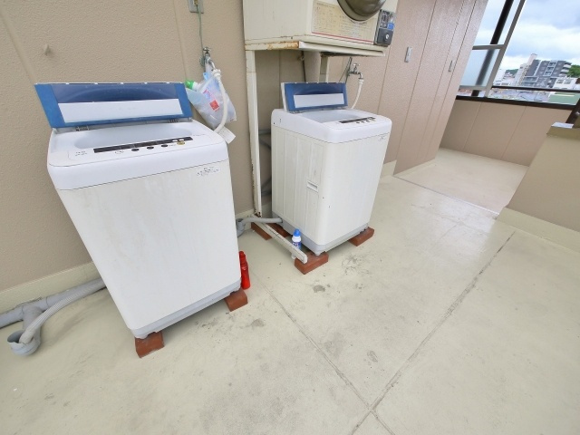コーポ諏訪柳町のその他共用部分|コインランドリーです