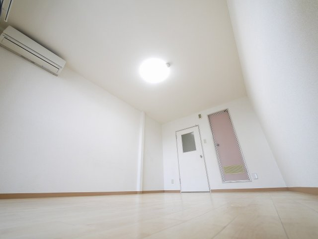コーポ諏訪柳町の寝室|落ち着いて過ごせるお部屋なので、寝室にいかがでしょうか