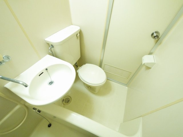 コーポ諏訪柳町のトイレ|ゆったりとした空間のトイレです