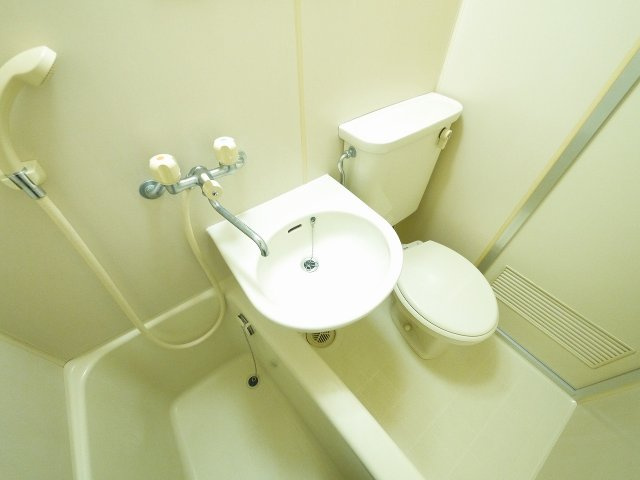 コーポ諏訪柳町の洗面所|使いやすい洗面所です