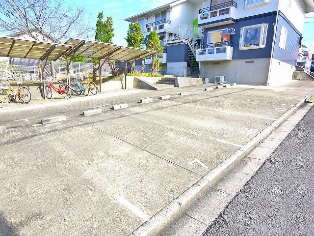 ハイツ　さくらDの駐車場