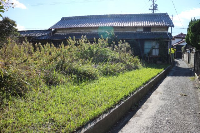 常滑市大谷　売地の前面道路含む現地写真