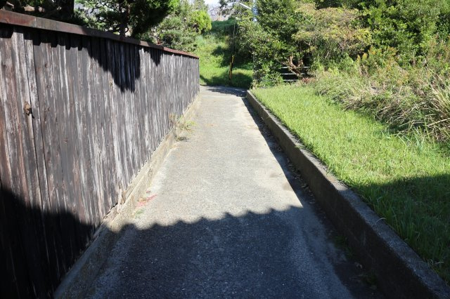 常滑市大谷　売地の前面道路含む現地写真