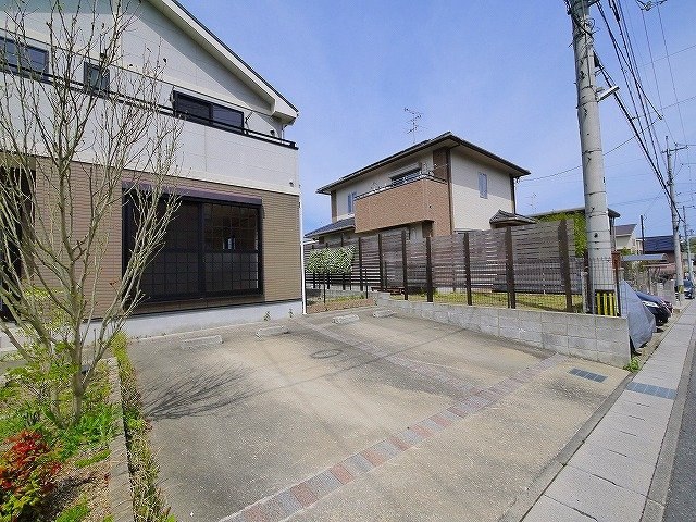 畠中戸建住宅C棟の駐車場|駐車場に車を止められます