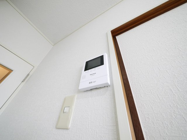 サンプラザ南京終の設備|ＴＶモニター付きインターホンです