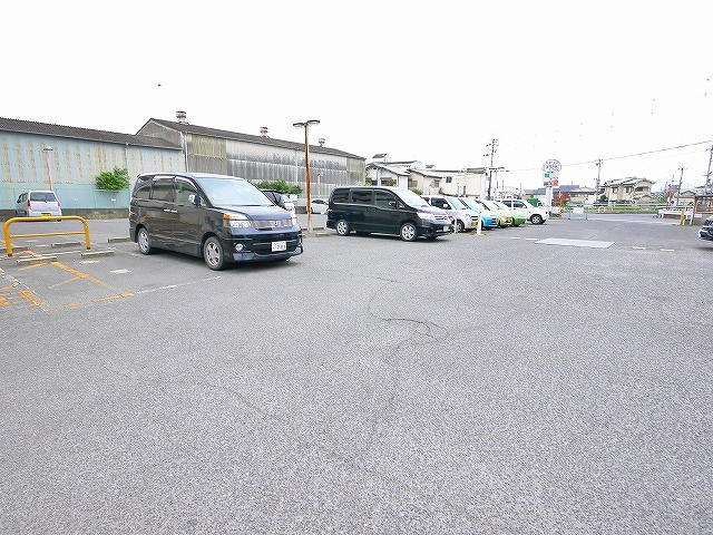 サンプラザ南京終の駐車場|車をお持ちの方に嬉しい駐車場付きの物件です
