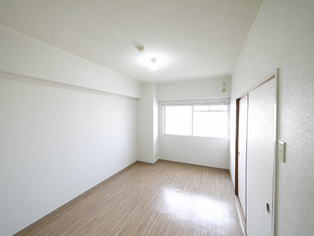 サンプラザ南京終の寝室|落ち着いて過ごせるお部屋なので、寝室にいかがでしょうか