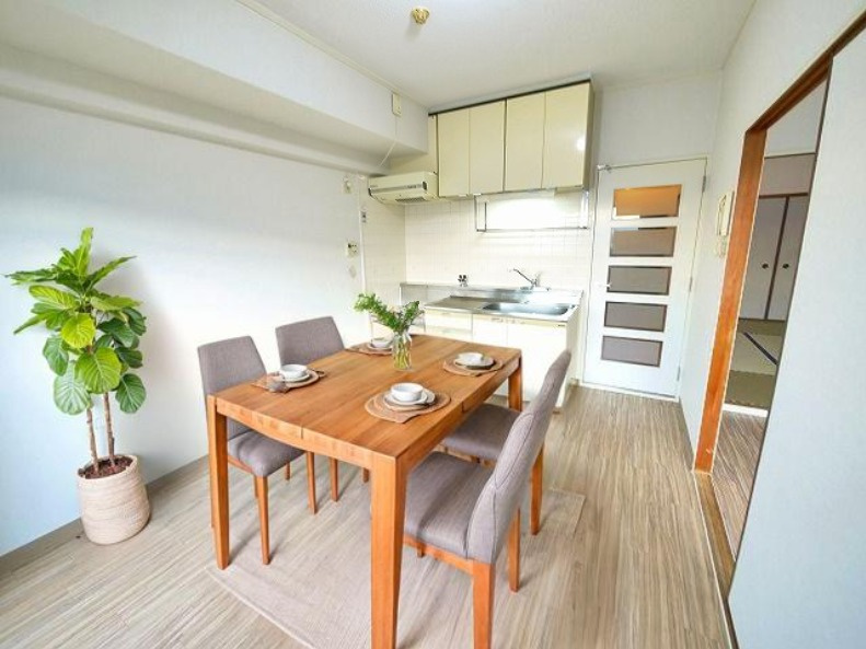サンプラザ南京終の居間・リビング|CGで家具等を配置したもので家具等は含まれません
