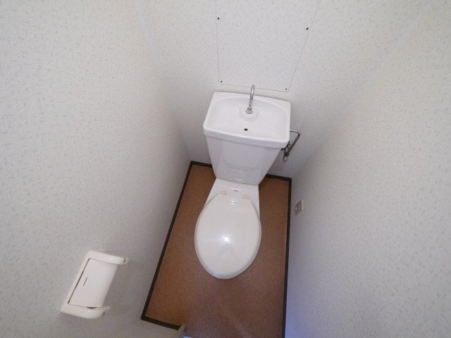 サンプラザ南京終のトイレ|コンパクトで使いやすいトイレです