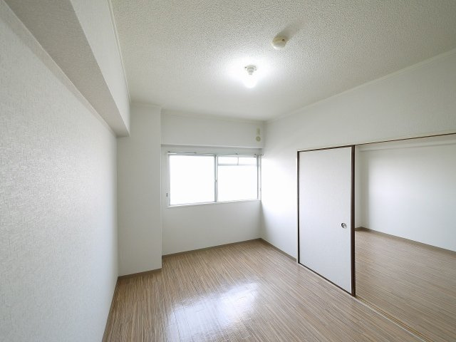 サンプラザ南京終の洋室|洋室です