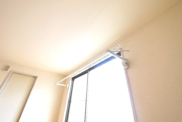 コーポ諏訪柳町の設備|室内物干しです