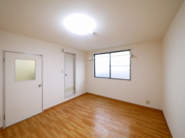 コーポ諏訪柳町の洋室|ゆったりした洋室です