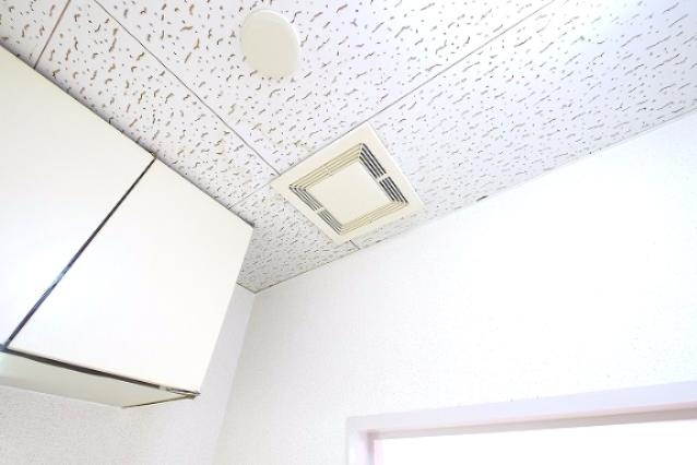 コーポ諏訪柳町の設備|換気扇もついてます。