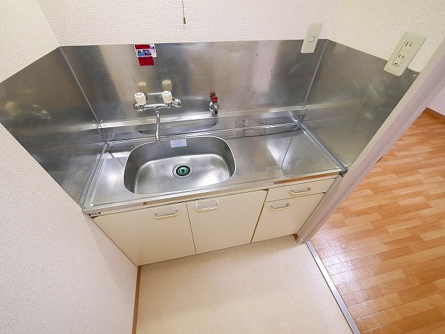 コーポ諏訪柳町のキッチン|キッチンでお料理をお楽しみください