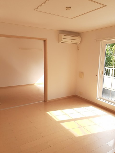 ソレイユDの居間・リビング