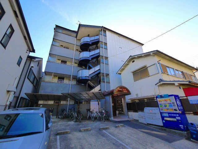 パルスコート新大宮の外観|きれいな外観です