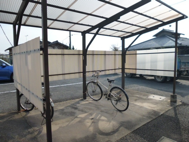 倉敷市亀山のアパートのその他共用部分|自転車置き場