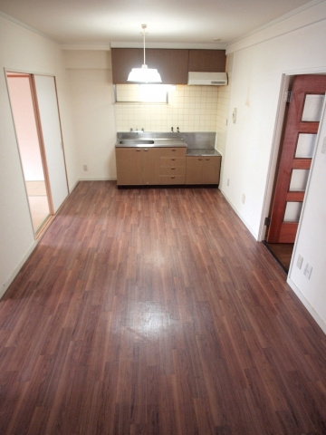 大阪市浪速区桜川１丁目の賃貸マンションの居間・リビング