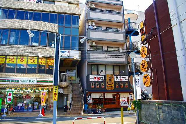 艸香駅前ビルの外観