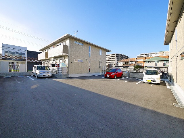 カーサ ひまわり　B棟の駐車場|駐車場完備です