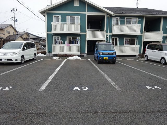 フェザーレジデンスAの駐車場