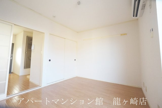 メゾンジュネスの居間・リビング