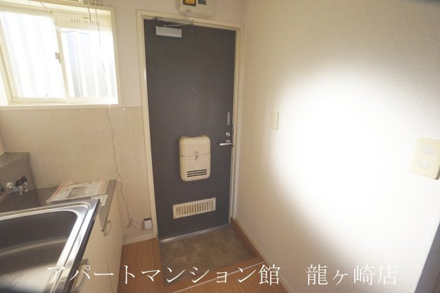メゾンジュネスの玄関