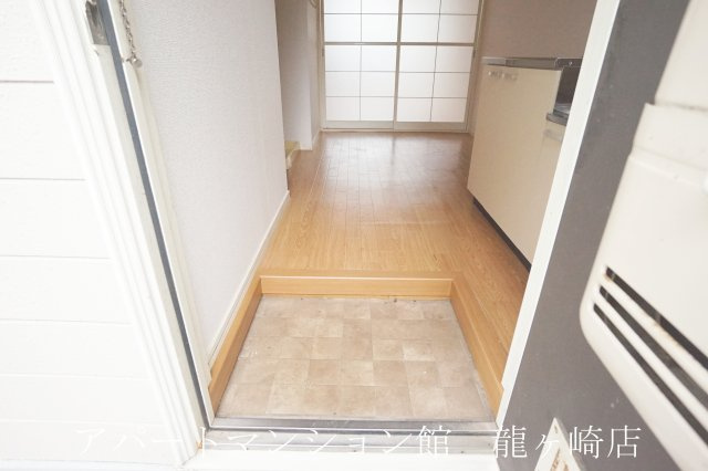 メゾンジュネスの玄関