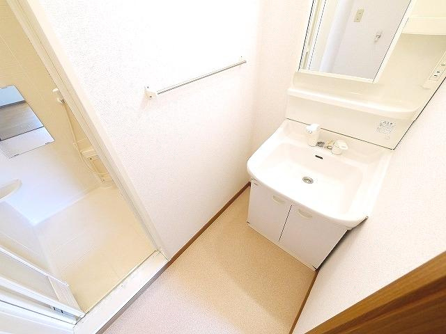 ラフィナートの洗面所|ゆったりとスペースのある洗面所