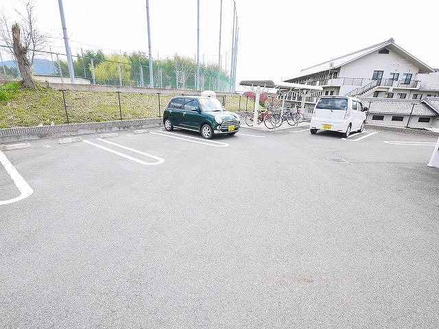 グレイスワンの駐車場|駐車場があるので、車を買う予定の方も安心です