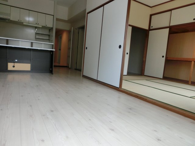 ファーロ新北島の居間・リビング