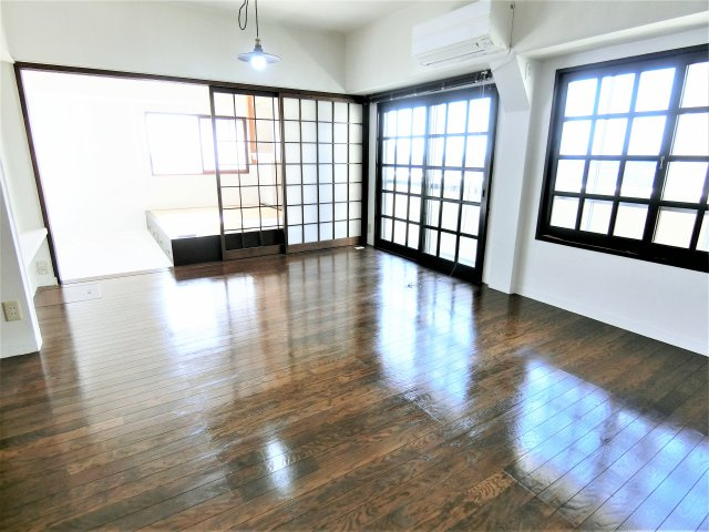 大あみハイツＡ棟の居間・リビング