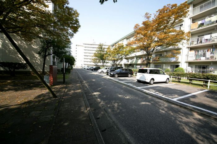 西公園下住宅４号棟　の駐車場|西公園下住宅４号棟（2LDK）　駐車場