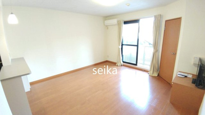 【居間・リビング】 | あすみが丘ハイランド | カウンターキッチンのお部屋、TV付き