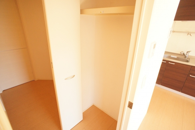 メゾンブロンシュの収納|★廊下物入れ