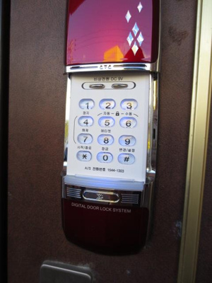 【セキュリティ】 | レジデンスコスモスⅡ | セキュリティーしっかりの暗証番号タイプの鍵です。別部屋　現況優先