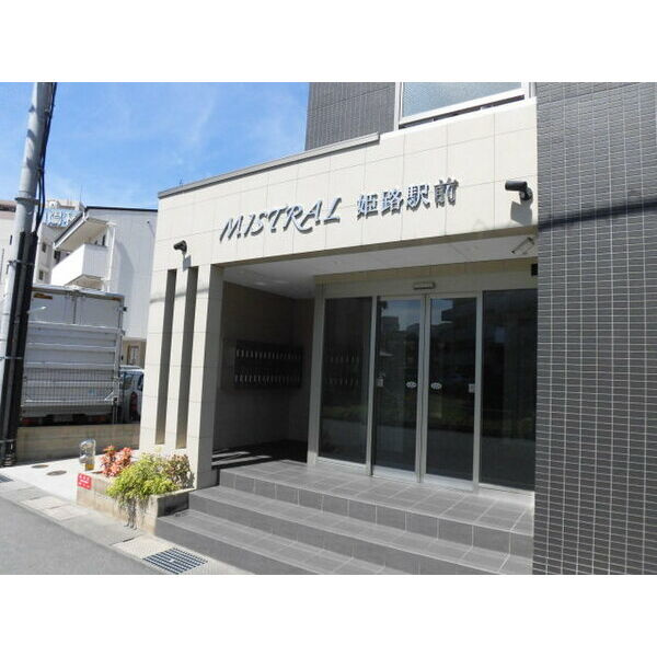 MISTRAL姫路駅前のエントランス