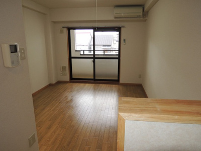 【居間・リビング】 | サウス高安 | エアコン付