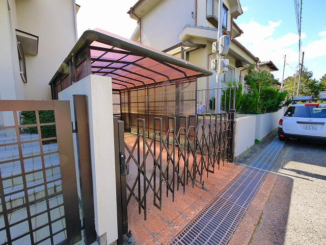 真弓南戸建の駐車場|駐車場完備です