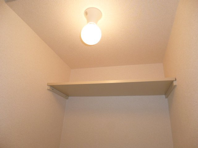 メゾンエトワールのその他|洗濯機置場上部棚