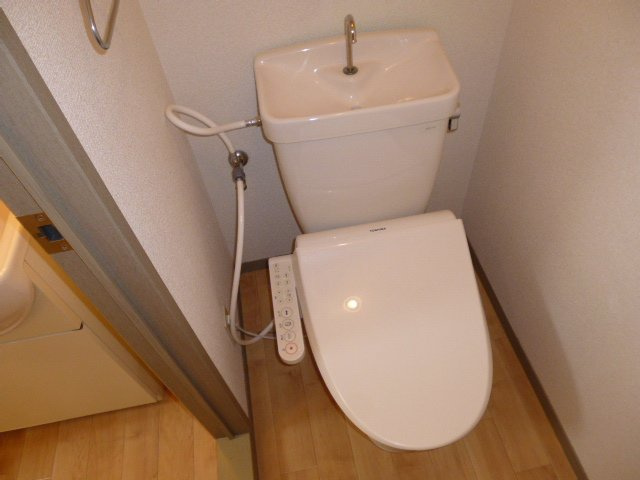 メゾンエトワールのトイレ|シャワー付きトイレ