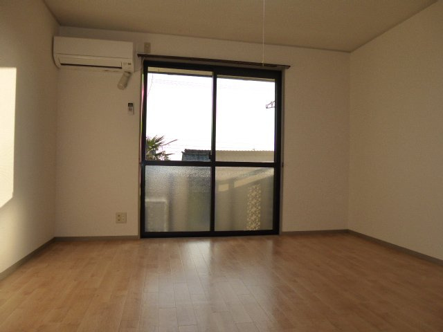 メゾンエトワールの居間・リビング|洋室