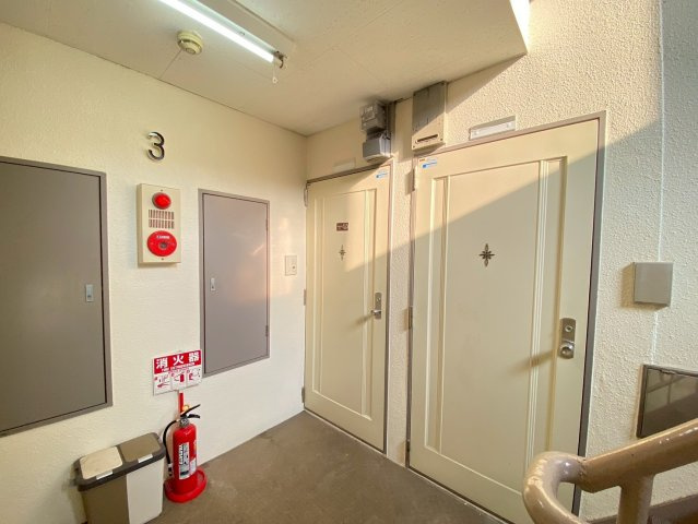 エストメゾン( 近畿大学 一人暮らし )の玄関