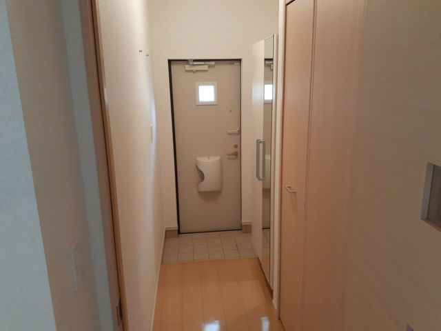 ジュネス　ド　アイサの玄関