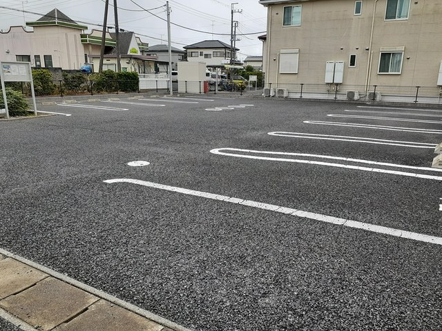 ジュネス　ド　アイサの駐車場